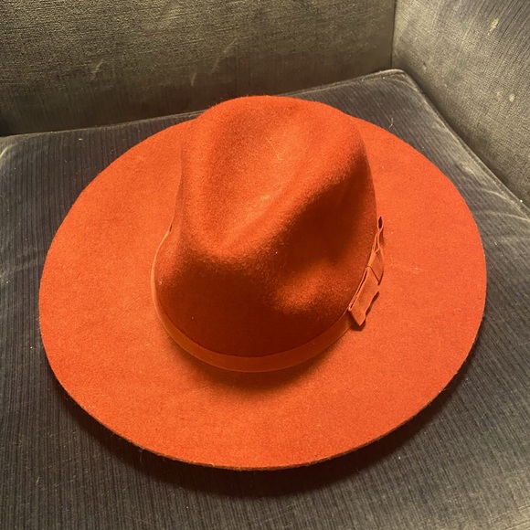 Burgundy Fall Hat - Picture 1 of 4